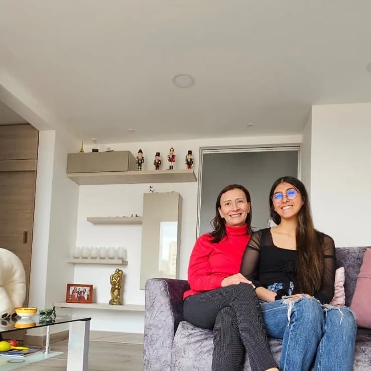 Cliente de Inmuebles Marulanda en la entrega de su inmueble
